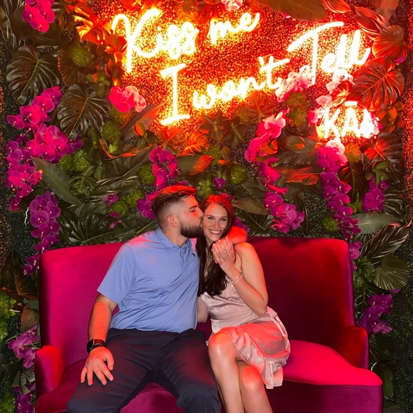 Meet your Posher, Julian - Picture 1 of 3